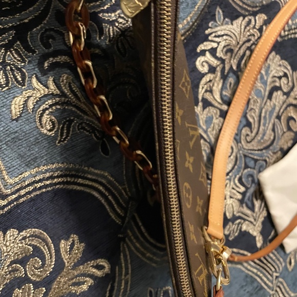 AUTHENTIC Louis Vuitton Monogram POCHETTE Bag - Picture 2 of 16